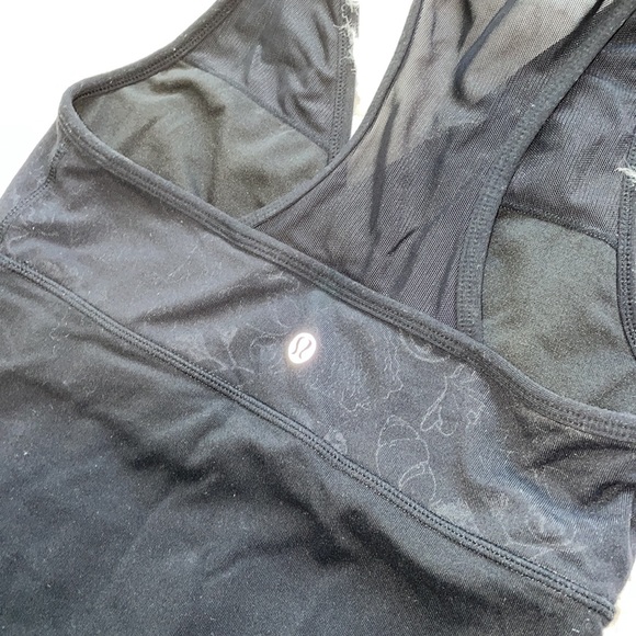 Lululemon tank size 2 - Picture 5 of 9